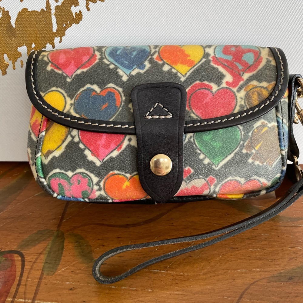 ❤️ Dooney & Bourke Vintage Wristlet in colorful hearts flap